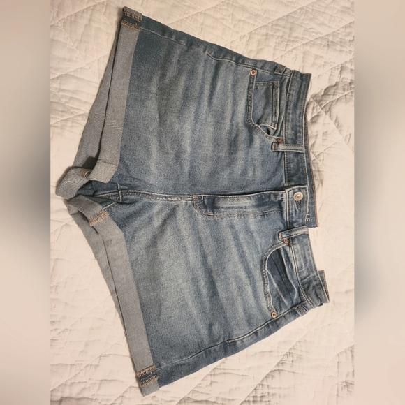 American Eagle Mom Shorts NWT - Picture 1 of 3